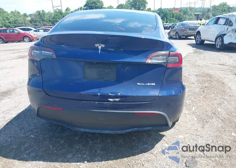 2022 Tesla Model Y z USA, uszkodzony, nr VIN 7SAYGDEE0NF481213